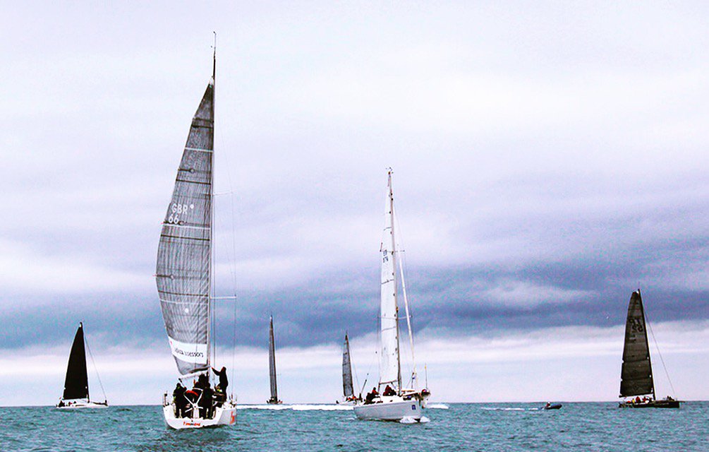 Estad atentos porque muy pronto publicaremos el álbum de fotos de la #regata! 🙌📷 #VTrofeoSailingMeeting #vela #sailinglife #portginesta