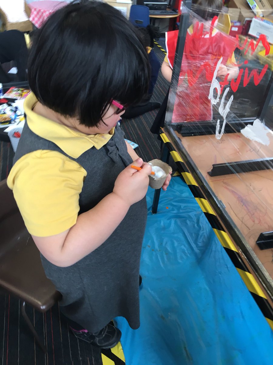 Elmvaleprimary's tweet image. #ElmvaleP1I have been practicing our common words using various resources including painting on cling film. #literacy #commonwords #creative