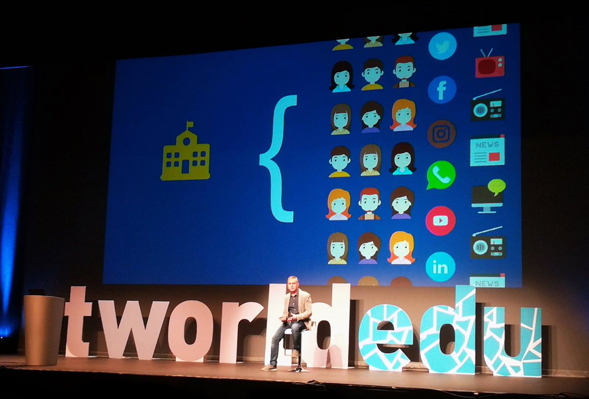 EducamosES's tweet photo. Álvaro Varona @kremaster responsable de Experiencia de Usuario de SM durante su ponencia en @ITworldEdu nos cuenta como han cambiado las formas y canales de relacionarnos con la familias 😃 https://t.co/OvzrRECsHe