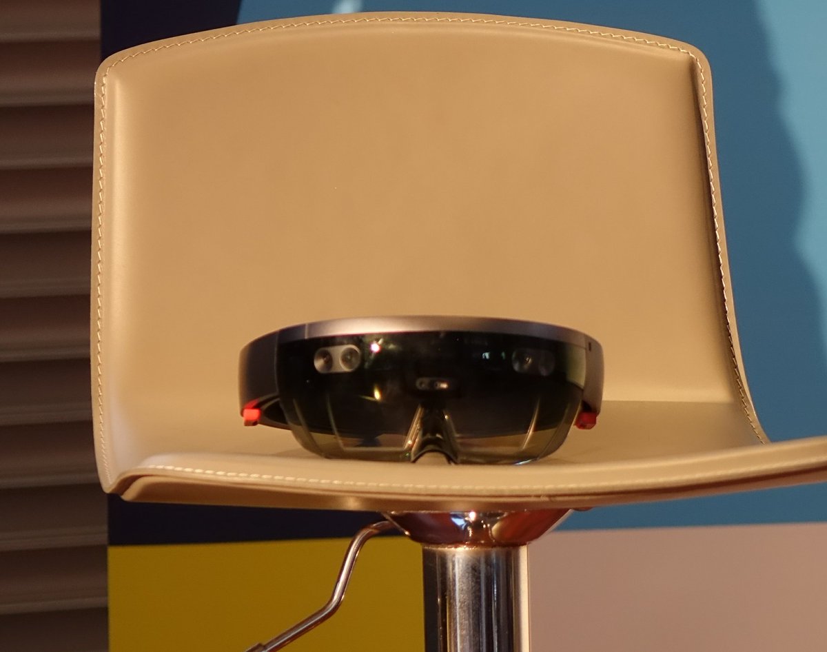 franzrusso's tweet photo. A #TDIoT é il momento di parlare di #AugmentedReality e #MixedReality attraverso l'utilizzo di dispositivi come gli #HoloLens con @microsoftitalia e Ikon
#innovazione #IoT @TechDataItalia https://t.co/WZVhmFni7X