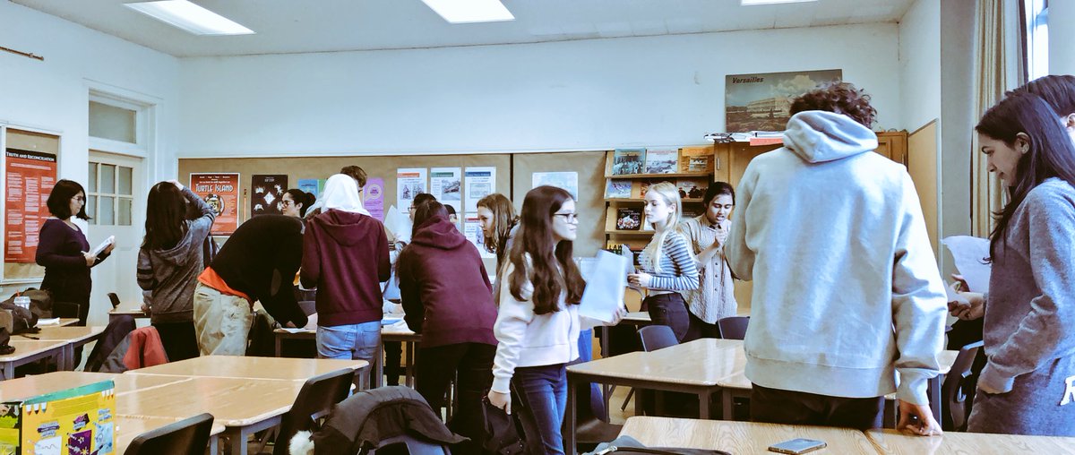 lflfilipe's tweet image. HSP3U students @bloorci conducting a class census of different social categories as part of a sociological inquiry activity. “If you’re atheist, can you raise your hand?” one student yells, trying to streamline the data collection process. #learningisloud