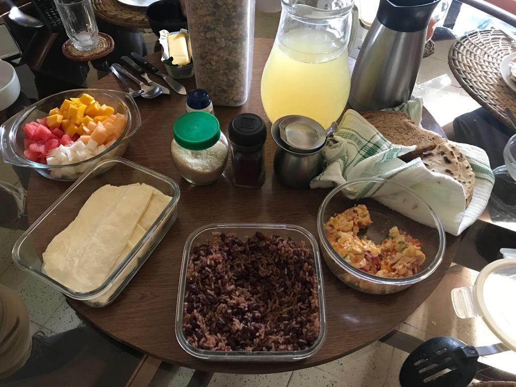 Our researchers <a href="/EIlyinskaya/">Dr. Evgenia Ilyinskaya</a> and @XochiltExue are in #Nicaragua this week. Big focus is setting up citizen science projects in the communities and Masaya #volcano national park. But first things first, this is how we start the day in Nicaragua #GalloPinto