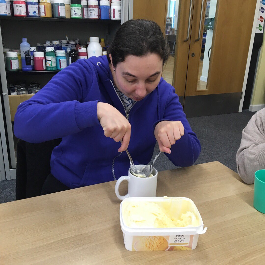 mksnap's tweet photo. It was Harry Potter week in project skills today as the group learns about different Authors throughout the term. The learners were sorted into different houses and even made their very own butter beer which they thoroughly enjoyed! #harrypotter #jkrowling #projectskills #books https://t.co/PwfT3lN4Gw