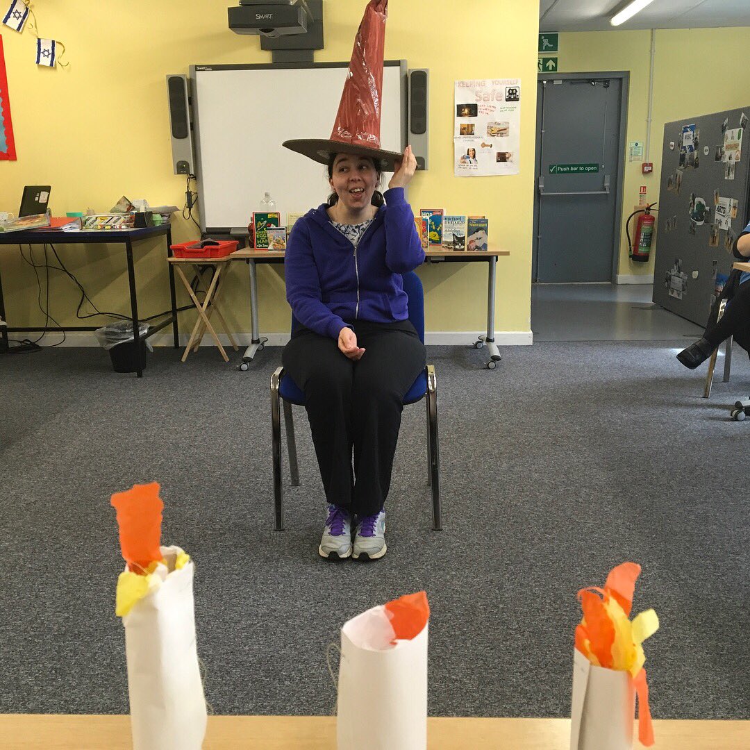 mksnap's tweet photo. It was Harry Potter week in project skills today as the group learns about different Authors throughout the term. The learners were sorted into different houses and even made their very own butter beer which they thoroughly enjoyed! #harrypotter #jkrowling #projectskills #books https://t.co/PwfT3lN4Gw