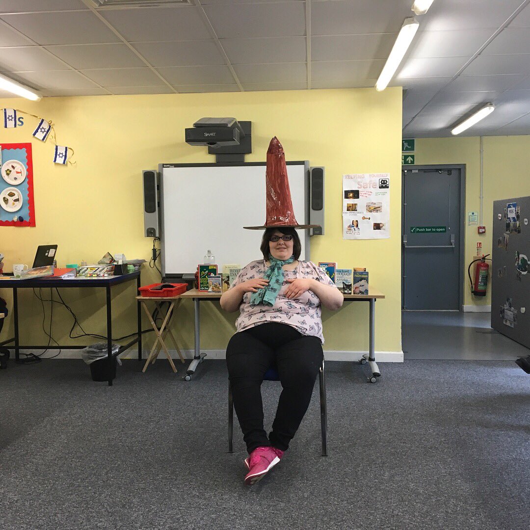 mksnap's tweet photo. It was Harry Potter week in project skills today as the group learns about different Authors throughout the term. The learners were sorted into different houses and even made their very own butter beer which they thoroughly enjoyed! #harrypotter #jkrowling #projectskills #books https://t.co/PwfT3lN4Gw