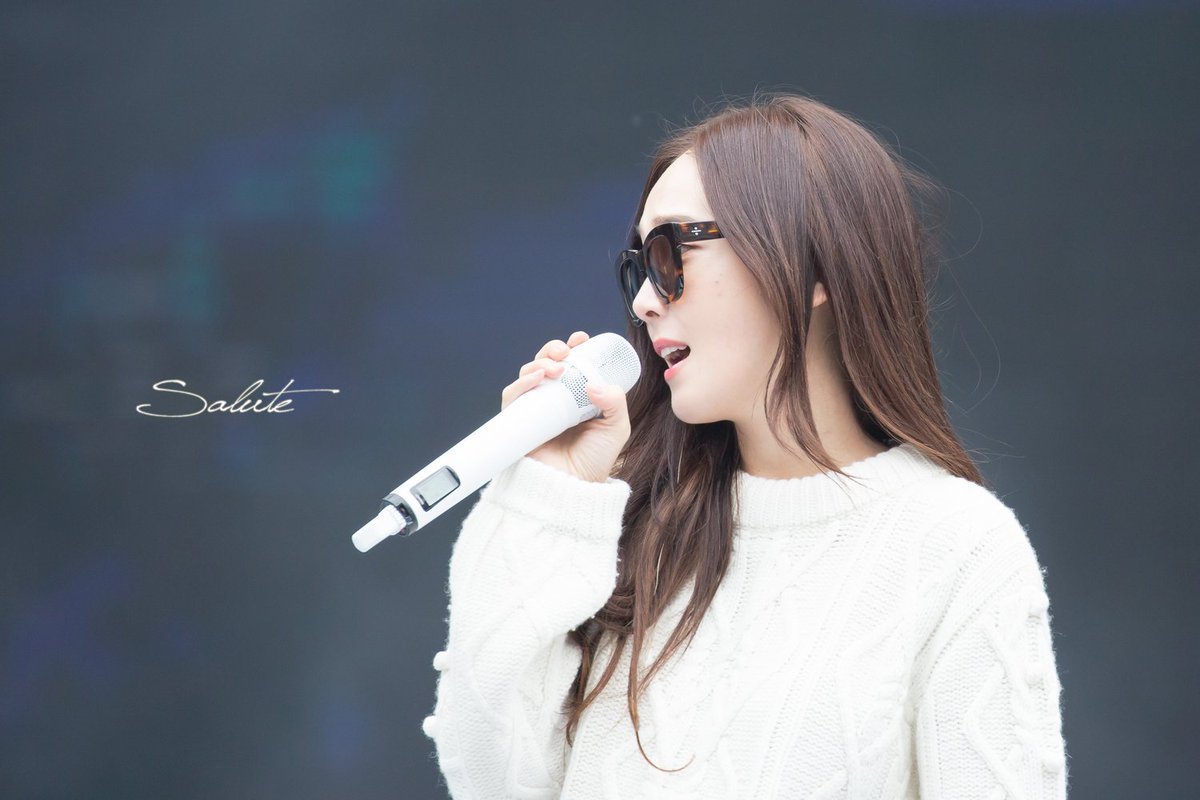 SalutePhoto's tweet photo. #HappyJessicaDay #생일축하해제시카 #GoldenStars https://t.co/eHmkaKmVia https://t.co/WQIZzZN335