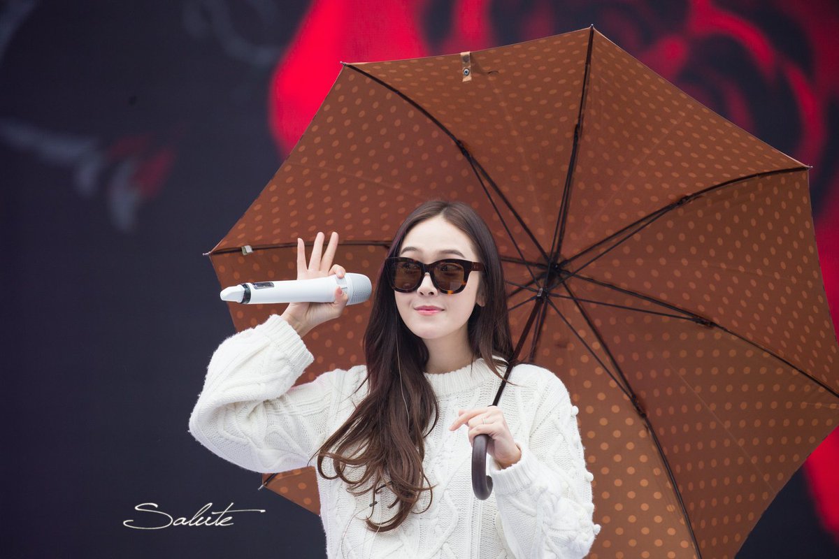 SalutePhoto's tweet photo. #HappyJessicaDay #생일축하해제시카 #GoldenStars https://t.co/eHmkaKmVia https://t.co/WQIZzZN335
