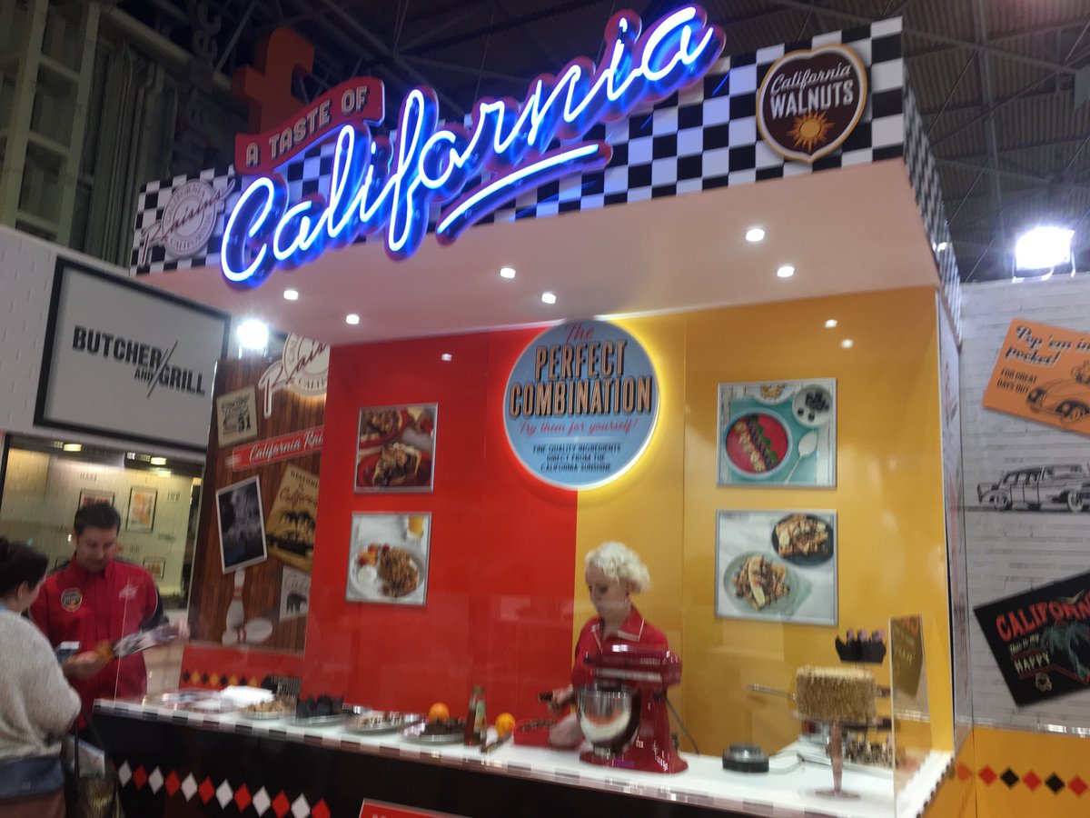 TMElectronics's tweet image. Digging this cool stand designed by @ComeIntoTheGard #foodex #california #wallnuts