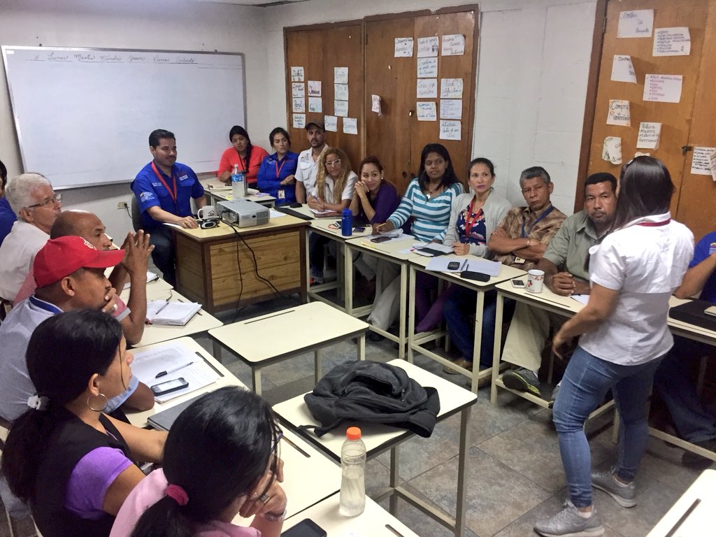 alexincesne's tweet photo. #Ahora #17Abr Equipo de Formación sede Central @Incesocialista y @pnaplanchamba dando directrices para fortalecer la visión e incorporación Productiva de los Jovenes #Neoespartanos #AprendicesConMaduro #JuntosTodoEsPosible #VamosNico #JuventudInces https://t.co/ioF6M2OLSv