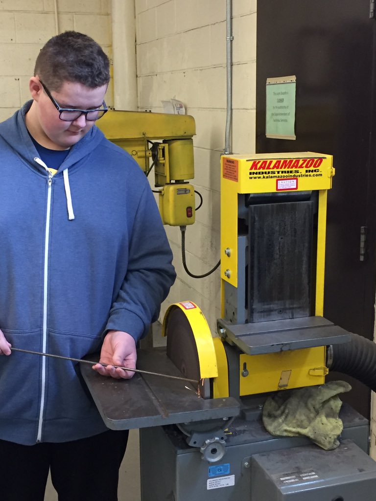 CameronStPS's tweet photo. Tech It Out happening today @CCI_SCDSB for some of our Grade 8 students! #manufacturing #learningaskill #opportunity @SCDSB_Schools https://t.co/T9sm8iAxOD