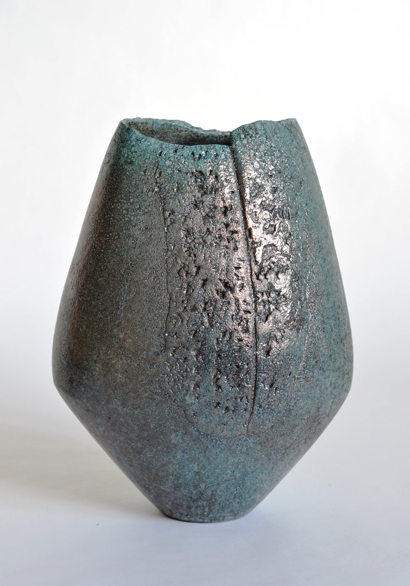 StephenMurfitt1's tweet photo. New #Forms in the #VisualConnections #Exhibition @pyramidgallery with @TerryBeardArt runs up to 13th May #Raku #ceramics #Mixedmedia https://t.co/jCUdjkSNO0