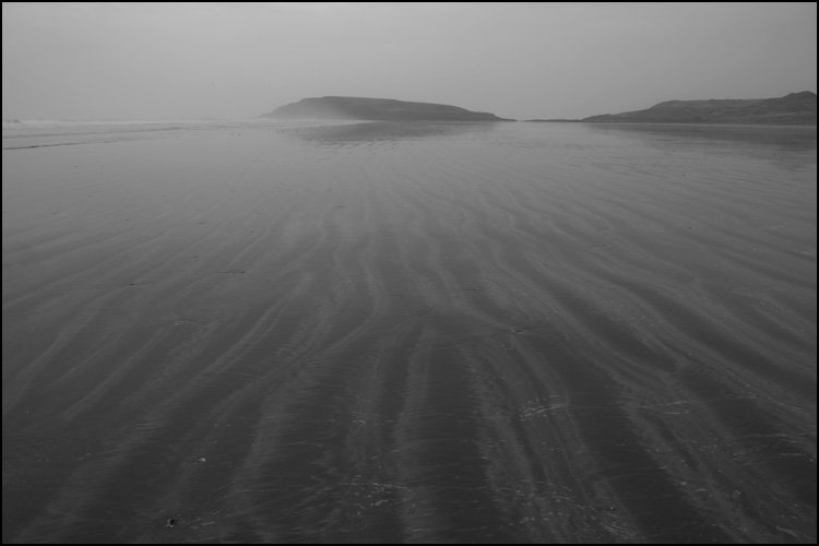 The perfect beach cricket wicket at Rhossili Bay on the Gower peninsula last week. Hard, flat and fast ... <a href="/visitwales/">Visit Wales 🏴󠁧󠁢󠁷󠁬󠁳󠁿</a>