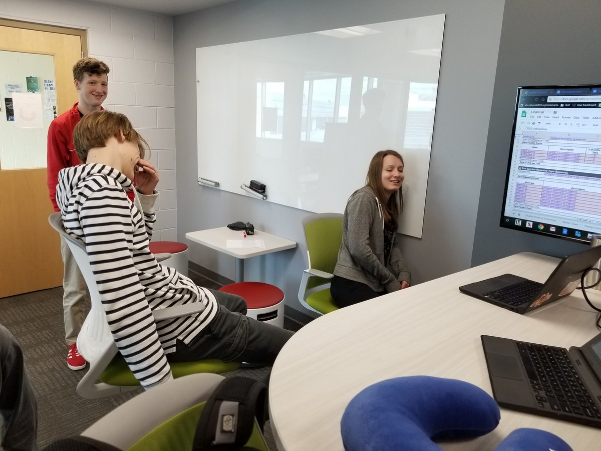 NeubauerNCHS's tweet image. @Pillow_Boys2018 getting some feedback about their innovative travel pillow from our German exchange students #incubator #SolingenGermany #inspire203