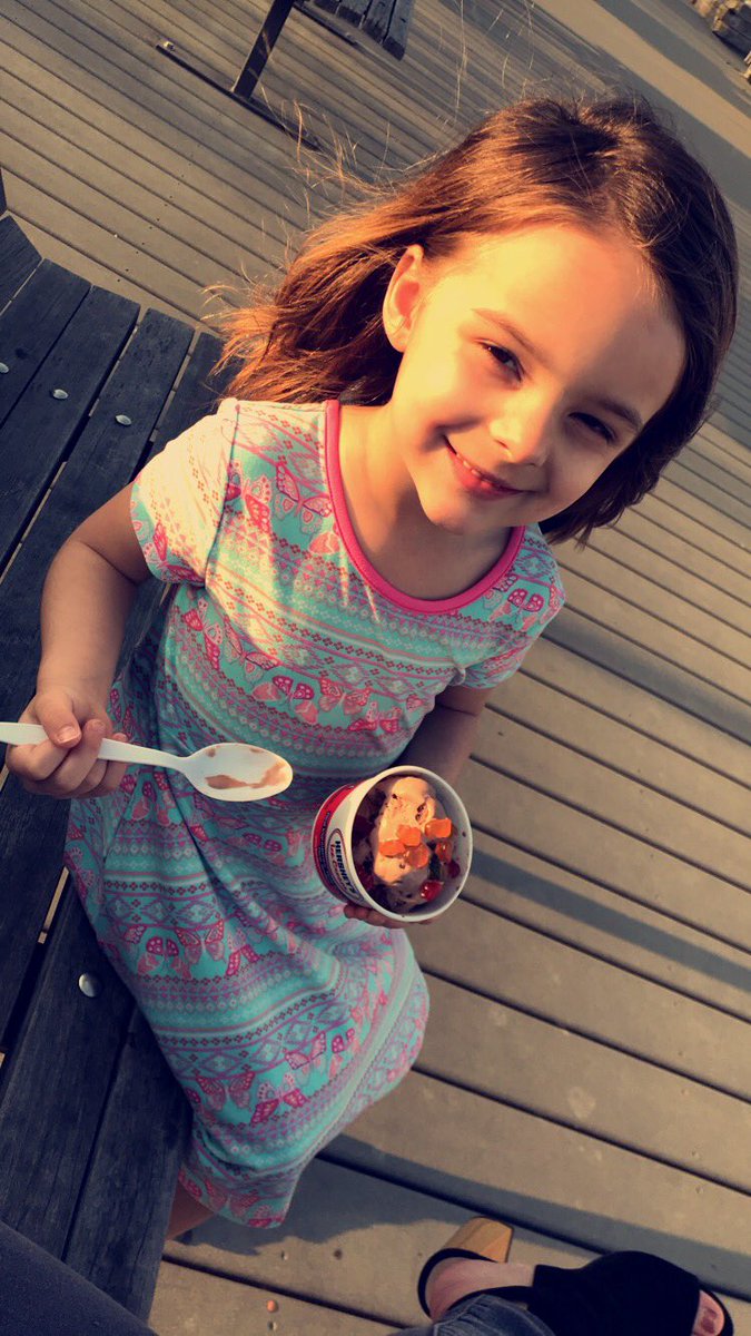 GrelloAngelina's tweet photo. In this dark/cold world all I need are these two little humans 💖 https://t.co/aoBjd94JeB