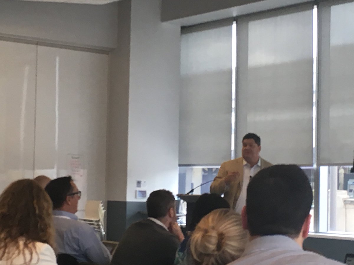 CMIMediaGroup's tweet photo. Agency #partnership must-haves: transparency, honesty, understanding each others value, having each others back – Paul Murasko #Sunovion #FutureTechPharma https://t.co/uNANK4zwPG