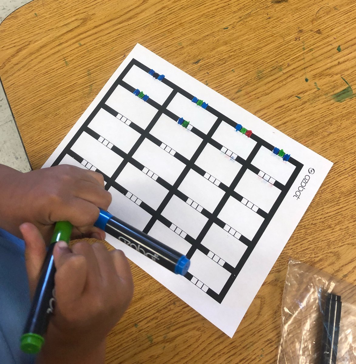 MidMathMsParker's tweet photo. This week in the #OutleyScienceLab, the first graders are learning code in order to move their @Ozobots at different speeds. 👾💨 @OutleyE @AliefScience @OutleyScience #HourOfCode #AliefScienceRocks https://t.co/MDUvi4lKTt