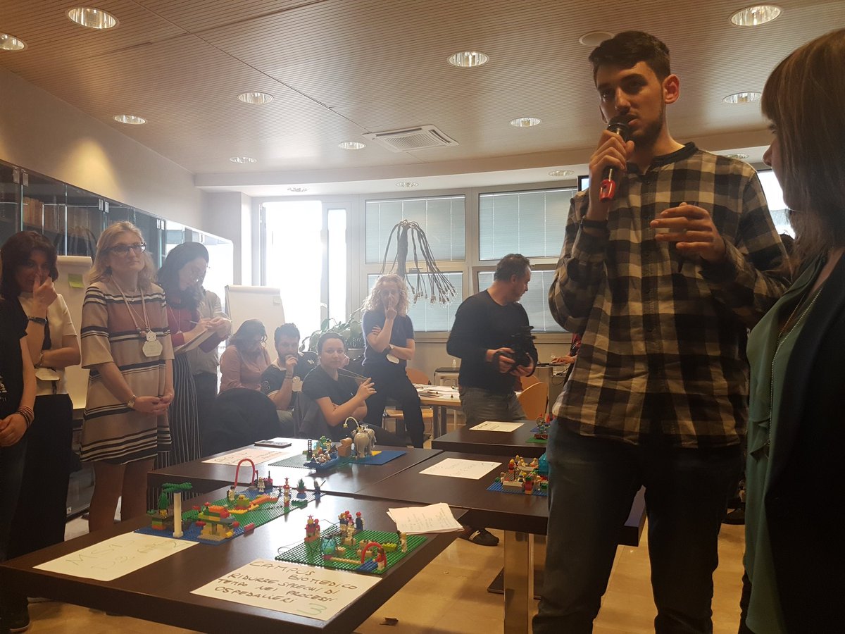 fmdigitale's tweet photo. Applicazioni, #bigdata, #IntelligenzaArtificiale,#TagNFC:le nuove tecnologie a supporto di pazienti e medici per una nuova visione di ospedale. Termina il #DigilifeWorkout in collaborazione con @LazioInnova alla #RomeCup2018 https://t.co/qnm7jwC84W