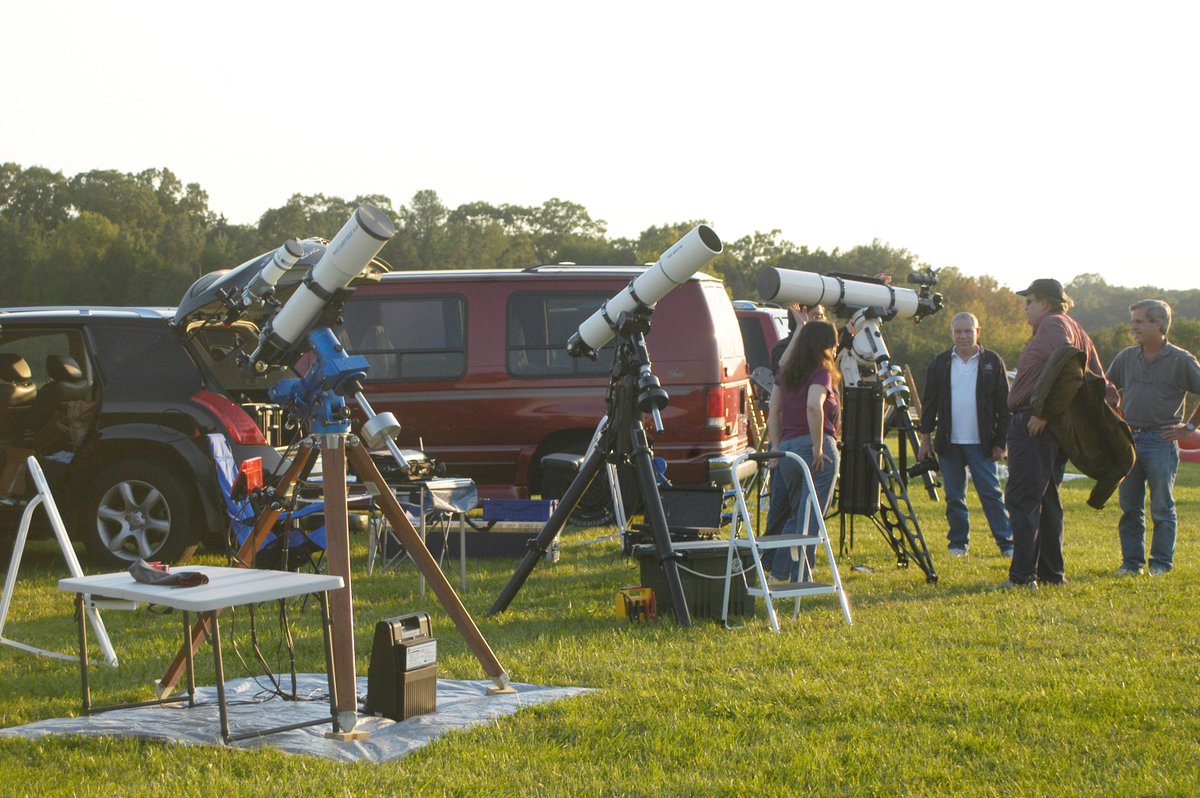 novac_astronomy's tweet photo. Astronomy Day is less than a week away! See you at CM Crockett Park on April 21 for rain or shine talks and observing after sunset. #AstroDay2018 https://t.co/Gl7LinxaTT
