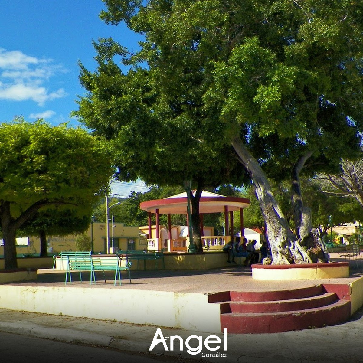 AngelGonzalezFz's tweet photo. En 1917 Geralda y María Suero solicitaron construir un parque en las cercanías de su hogar. La petición fue aprobada y poco a poco se logró el proyecto. El parque Los Suero, en honor a la familia que lo fundó, es un #PatrimonioDeBarahona.

#CHANGE018 #TodoPorBarahona https://t.co/UQw2DgEzfv