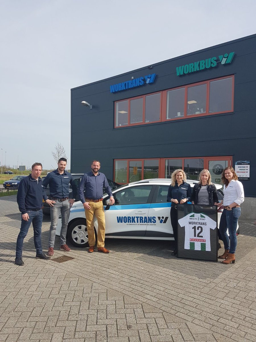 Vanmiddag een shirt mogen overhandigen aan het team van @HattricksClub <a href="/fcgroningen/">FC Groningen</a>  sponsorrelatie @Worktrans Groningen, ivm de opening nieuwe lokatie! Heel veel zakelijk succes toegewenst!