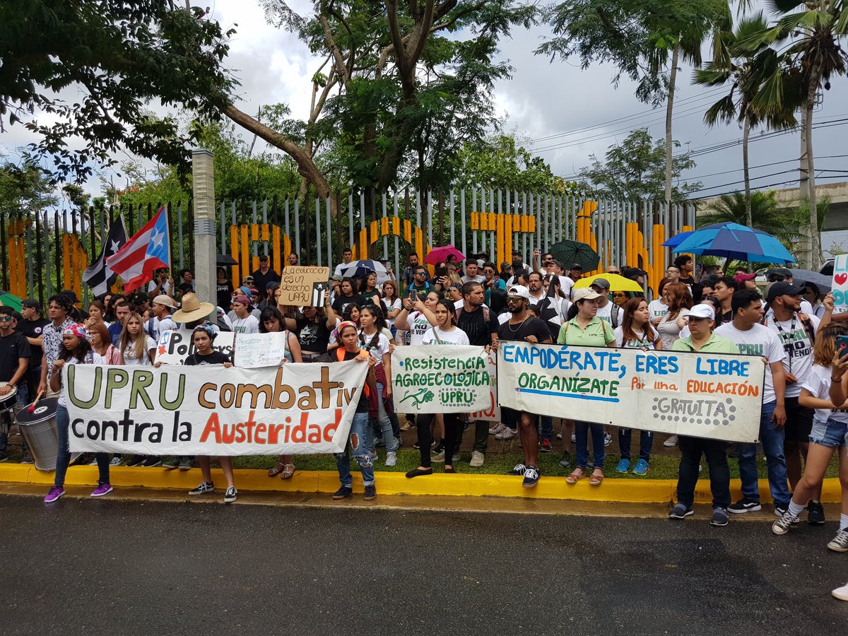 movimientoupru's tweet photo. Hoy, la UPR recinto de Utuado, se deja sentir en la Oficina de Administración Central en contra del cierre académico de nuestra unidad. https://t.co/659VVQhZXL