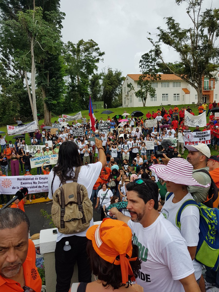 movimientoupru's tweet photo. Hoy, la UPR recinto de Utuado, se deja sentir en la Oficina de Administración Central en contra del cierre académico de nuestra unidad. https://t.co/659VVQhZXL