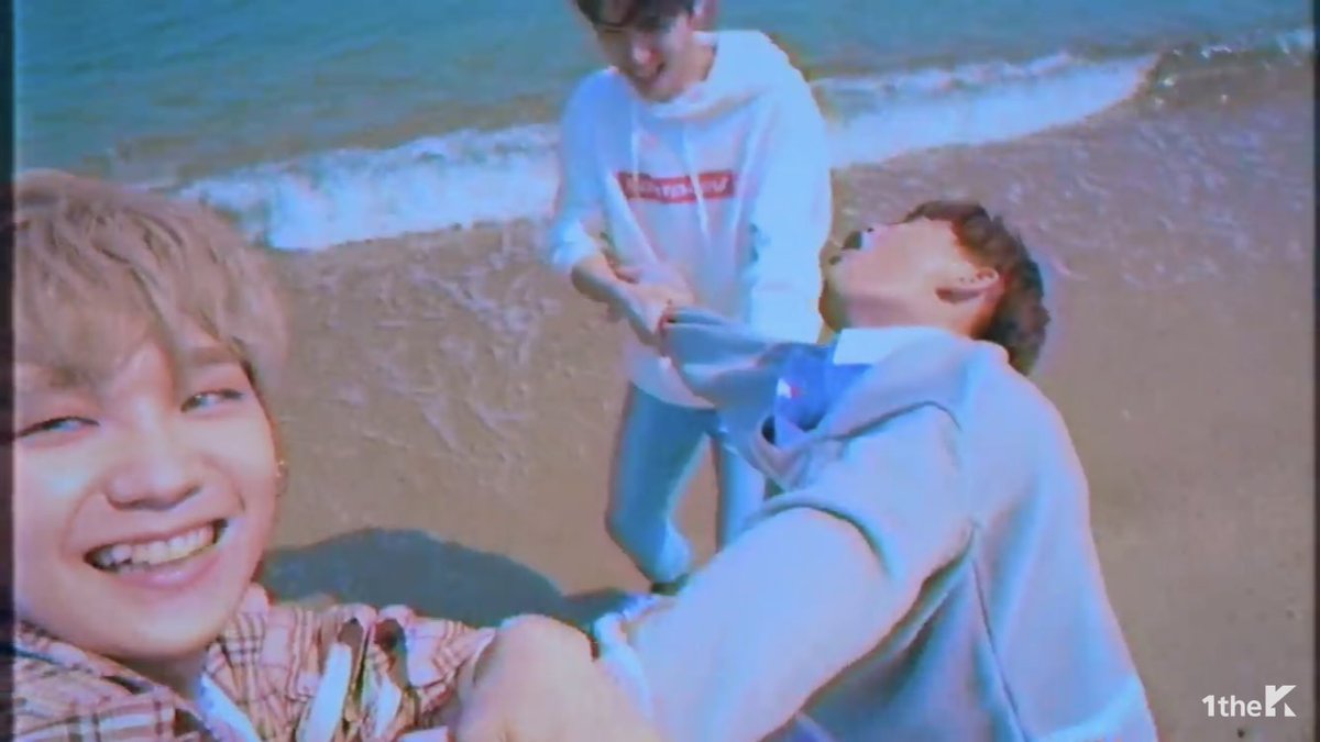 JBJ_mi00's tweet photo. めっちゃ良い曲。
解散したらダメ。
まだまだこれから
どんどん輝ける。
みんなの笑顔がなんか
悲しく見える...。
自然に涙が溢れてくる。
お願いやからまだまだ
見してください。
直接会って応援させて
ください。
大好きなグループなんです。 https://t.co/TcDhT9ZthR