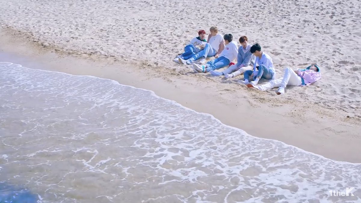 JBJ_mi00's tweet photo. めっちゃ良い曲。
解散したらダメ。
まだまだこれから
どんどん輝ける。
みんなの笑顔がなんか
悲しく見える...。
自然に涙が溢れてくる。
お願いやからまだまだ
見してください。
直接会って応援させて
ください。
大好きなグループなんです。 https://t.co/TcDhT9ZthR
