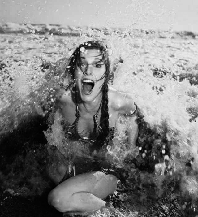 starwrsarchive's tweet photo. carrie fisher's iconic photoshoot for rolling stone (1983) https://t.co/pMWQ5nYlV9