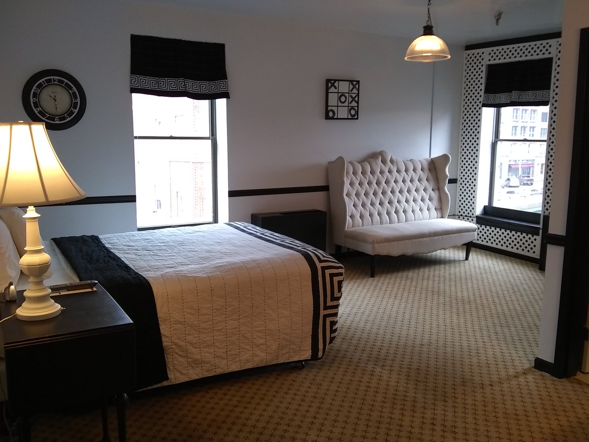 InnCharles's tweet image. The Formal suite!