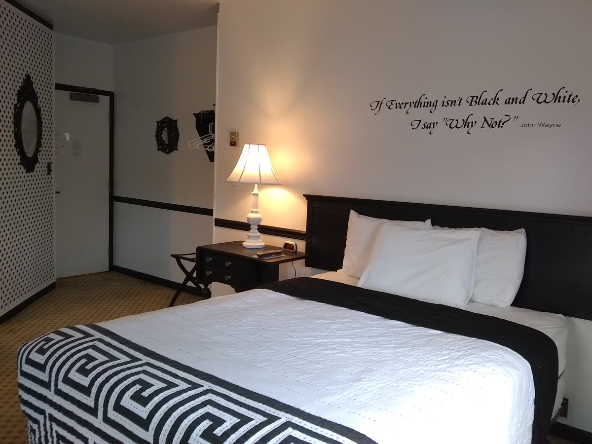 InnCharles's tweet image. The Formal suite!