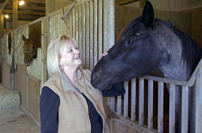 ArFB's tweet photo. In our latest #ArkansasAgCast, Karen Rowe, Arkansas Co. equine enthusiast &amp; biologist with the @ARGameandFish Commission, visited with Keith Sutton about the hordes of buffalo gnats wreaking havoc with horses, livestock, poultry &amp; wildlife in the Delta. https://t.co/Fk8RUxgmU6 https://t.co/HaoBEKdmgr