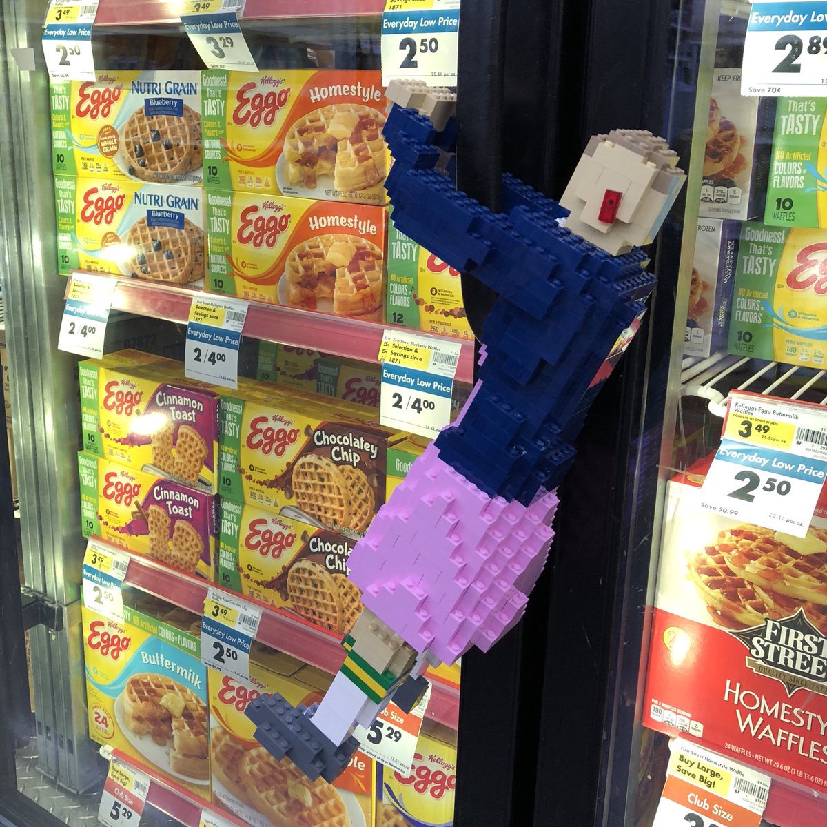 lego my eggo