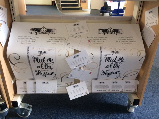 cbc_libraries's tweet photo. Lovely display for Meet Me at the Museum by Anne Youngson #Dunstablelibrary #MeetMeAtTheMuseum @readingagency @TransworldBooks #lovelibraries https://t.co/7dB0Kae4u5