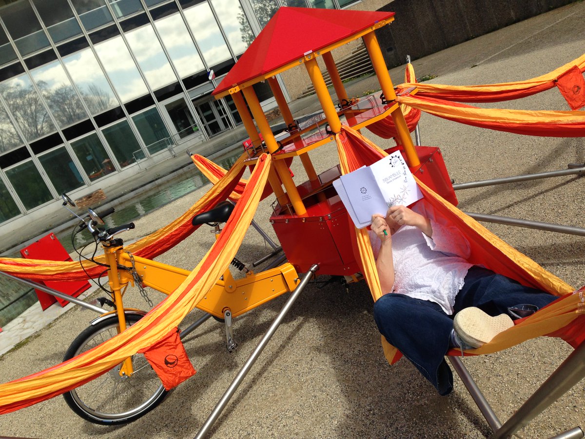 CergyPontoise95's tweet photo. Il n'est pas impossible que vous croisiez ce drôle d'engin et ses hamacs dans #Cergypontoise d'ici peu ! Ce petit tri-porteur est la dernière trouvaille de notre réseau des bibliothèques. Il offrira aux #cergypontains un espace de détente et de lecture tout à fait singulier https://t.co/9NmBw939eI