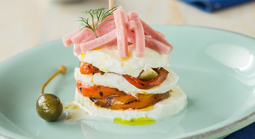 Vi serve un'idea per un pranzo veloce? Mozzarella, Prosciutto Cotto a Julienne e peperoni grigliati, magari in abbinamento a una Vernaccia di San Gimignano! 😋
Scopri la ricetta --> fratelliberetta.com/it/home/consum…
