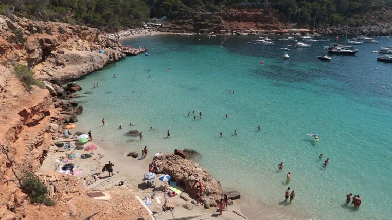 Hotter than Ibiza: UK finally set for sunshine with temperatures up to 25C news.sky.com/story/hotter-t…