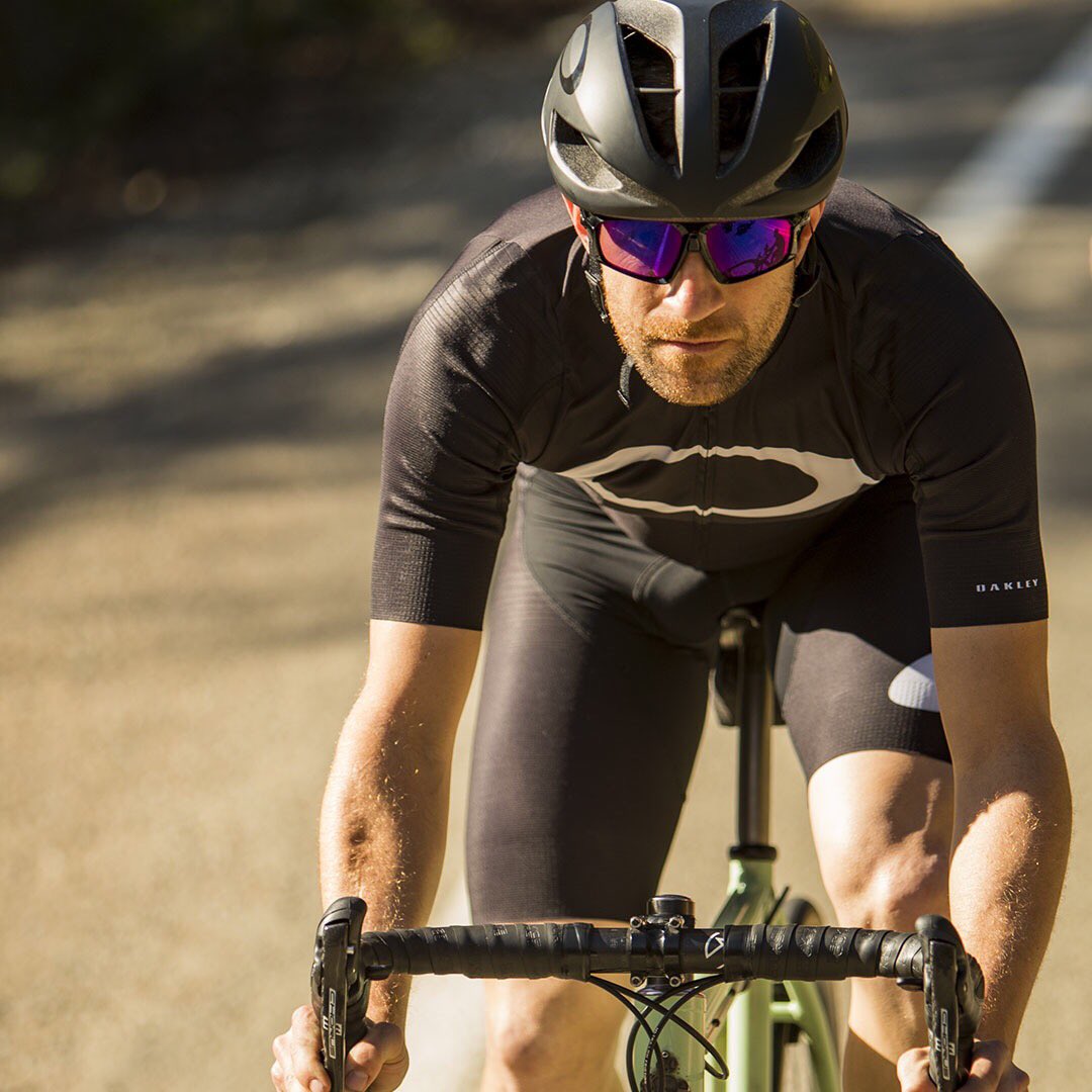 Isbjørn Cruelty Oh Oakley on Twitter: "The Oakley Cycling Collection: designed with  aerodynamics, thermoregulation and eyewear integration at their core.  https://t.co/JvIDIaU0UH" / Twitter