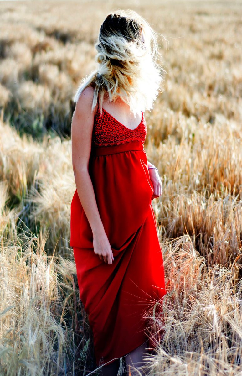 ChampagneDN's tweet photo. Le temps de quitter mes vignes, de profiter d'un rayon de soleil. Je porte du rouge pour soutenir le mouvement @CoeurdesFemmes qui lutte contre les maladies cardiovasculaires chez les Femmes. #redday #reddayfrance une photographie, un selfie de vous vêtu(e) de rouge @isaweill https://t.co/r8BL28A5om