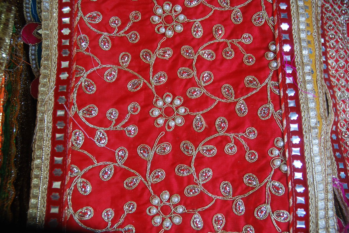 paperstarlights's tweet photo. Intricate, #handworked #Indian textiles have inspired the designs of many of our stars. Like this beautiful cloth, each star is #handmade using traditional skills and artistry and is a one-off piece. #madeinindia #fairtrade #papercrafted #happierhandmade #OnlineshopRT https://t.co/BDiI2GhNOf
