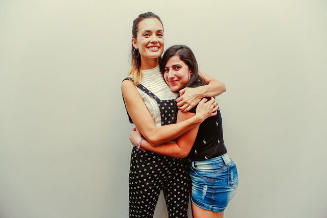 onechicagonews's tweet photo. 📷 | Torrey Devitto with fans at the #PrettyLittleWeekend3
(c) @gcs_leticia @PyetBraga @claubenzo @Thais_small https://t.co/UdIuObmxaK