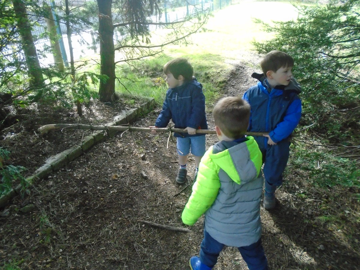 IsobelMairFC's tweet photo. The children found a large branch in the forest this afternoon and decided it was dangerous. They discovered it was still rooted to the ground and had to work out how best to uproot it. They pulled and twisted but it wouldn't budge #responsiveplay #problemsolving #puzzle https://t.co/Qw2kFg3H8z