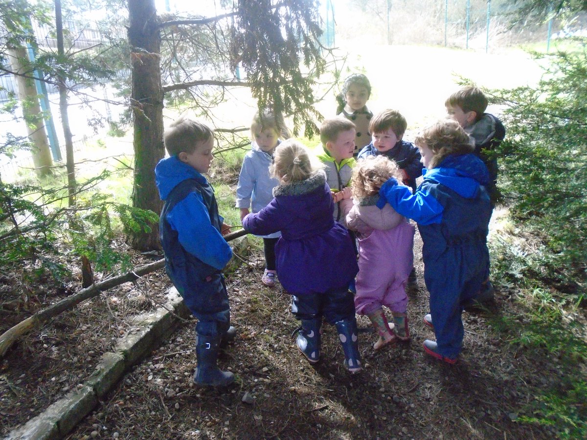 IsobelMairFC's tweet photo. The children found a large branch in the forest this afternoon and decided it was dangerous. They discovered it was still rooted to the ground and had to work out how best to uproot it. They pulled and twisted but it wouldn't budge #responsiveplay #problemsolving #puzzle https://t.co/Qw2kFg3H8z