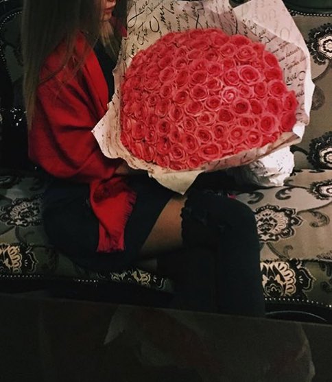 makymaksim's tweet photo. разве нужен повод, чтоб дарить девушке цветы? 💐 https://t.co/yFhBV0esZf