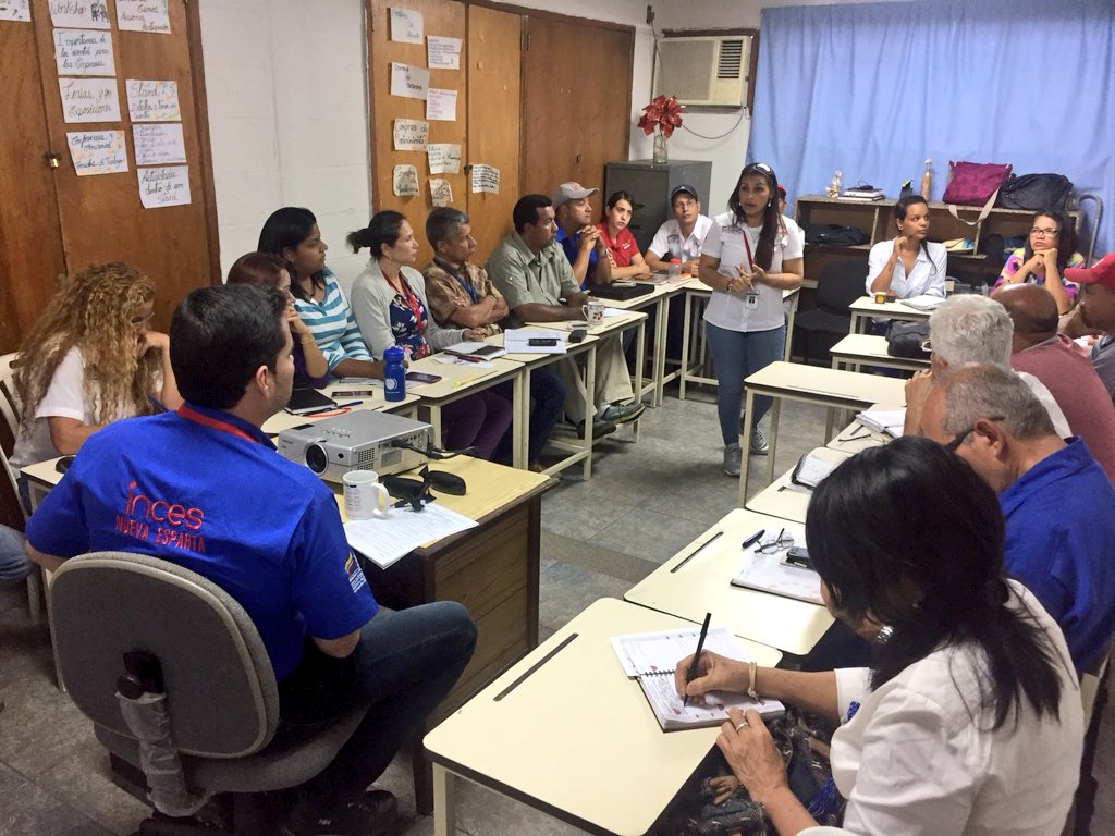 aleinces's tweet photo. Equipo de formacion sede central @Incesocialista junto con equipo sede regional @Incesnvaesparta y nuestro gerente @alexincesne fotaleciendo incorporaciones productivas de nuestros jovenes #seguimosavanzando #aprendicesconnico #vamosnico #JuventudInces https://t.co/01mTqYpCLZ