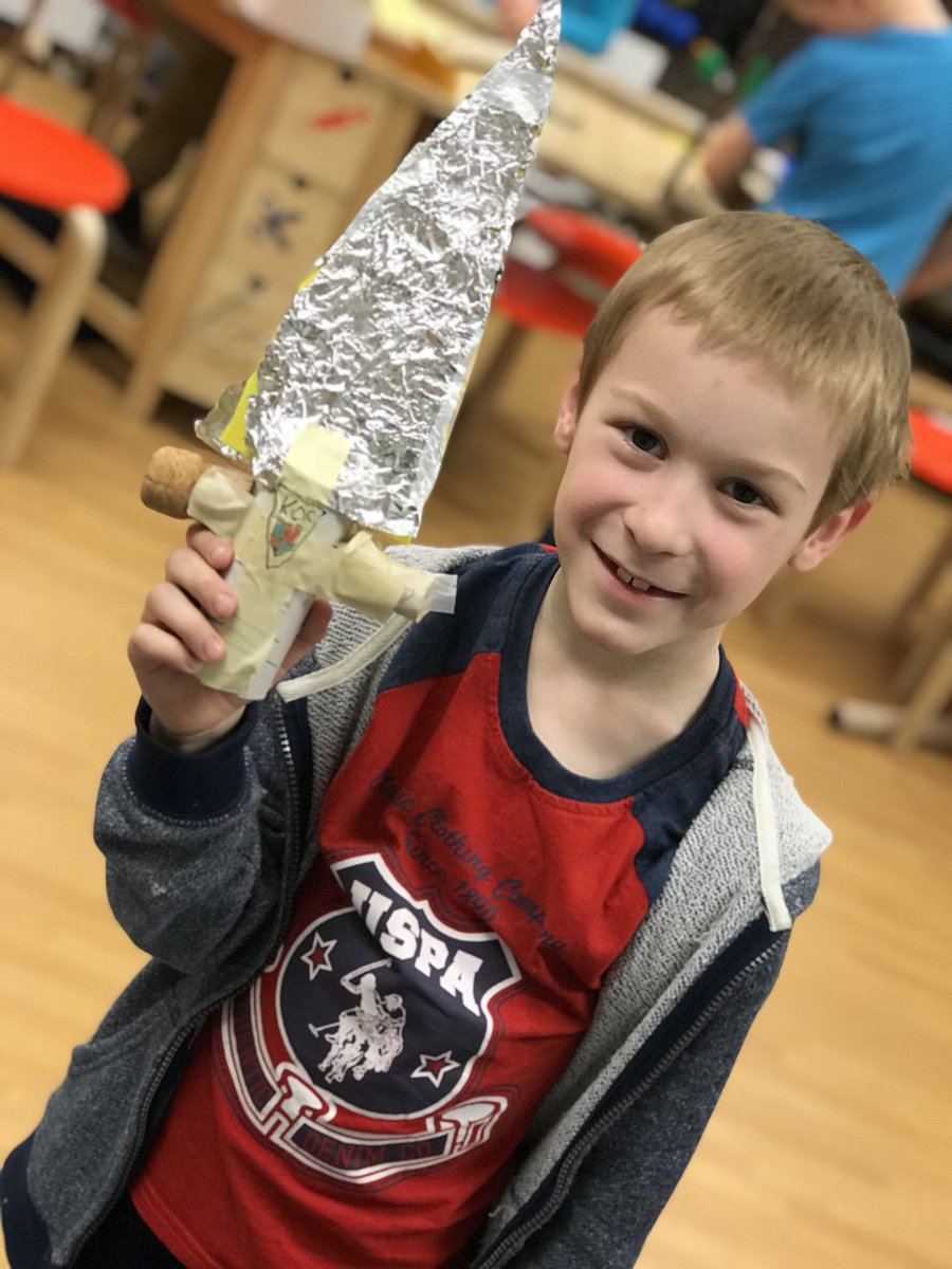 ElemInnovators's tweet photo. Inventions designed using biomimicry in 1st grade! #makered #elemmakers #biomimicry https://t.co/Rq4JFr93Az