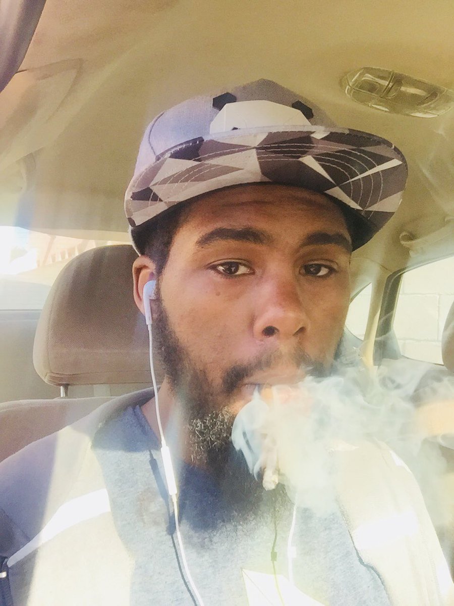 KingPandahBehr's tweet photo. #WakeAndBake #bigclouds #supermanog #greatmorning #xo https://t.co/q8VCxvJse4