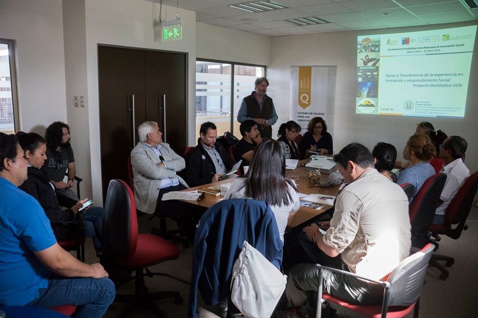 tripleheliceucn's tweet photo. Equipo de Modelo Multihélice de Innovación Social presentando experiencia en Innovación y Emprendimiento Social en actividades 2018 del PLADETUR en Municipalidad de María Elena https://t.co/8MjOQtiZS7
