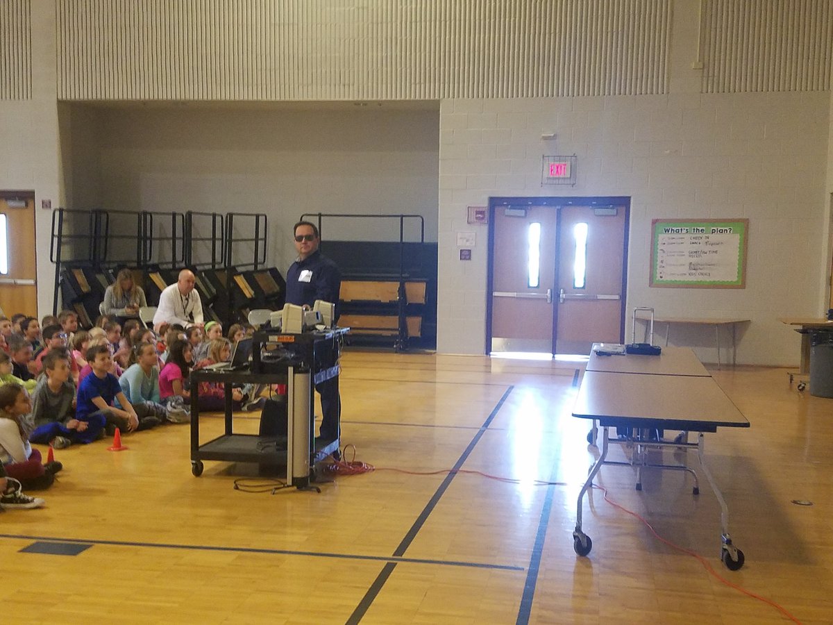 MillCreekReads's tweet photo. A wonderful author visit from Russell Ginns this morning.  We enjoyed your theme song and riddles! 
#geneva304
#andersonsbookshop https://t.co/9AfJ8oPUzP