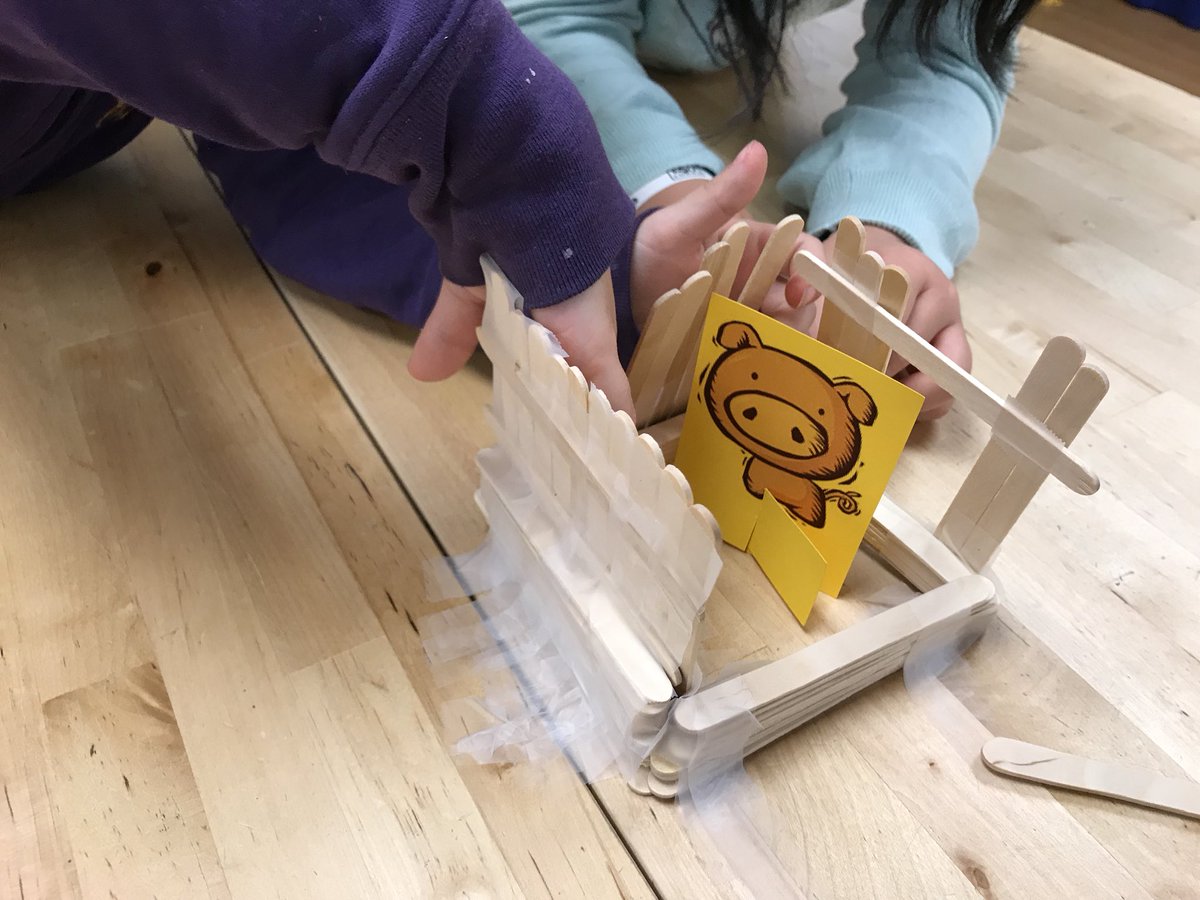 ElemInnovators's tweet photo. Fairy tale STEAM challenges: 3 pig houses to withstand the hairdryer wolf, and bean stalks to hold the most weight! #elemmakers #makered https://t.co/6f9T3xU1iI